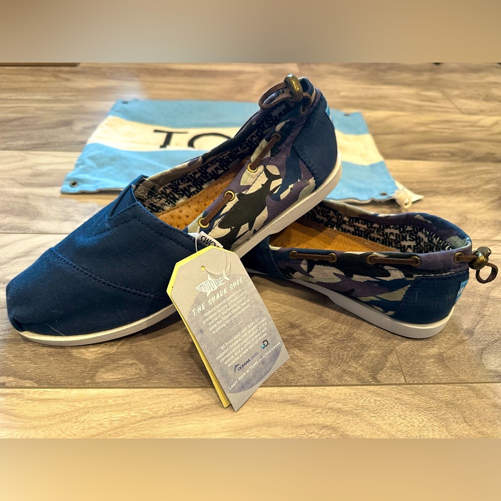TOMS Shark Shoe